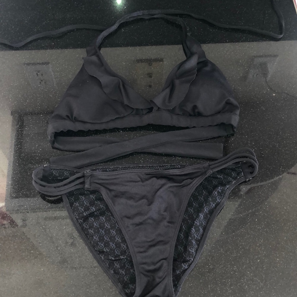 Matching black bikini set!